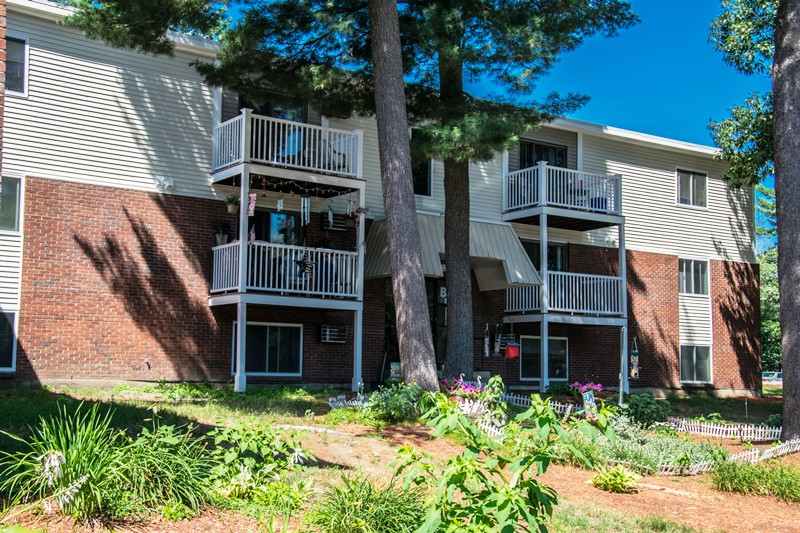 Gardens at Twin Ponds Pet Friendly Apartments Nashua, NH